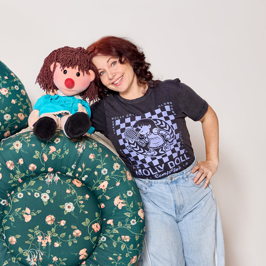 Big Comfy Couch Comfy Club T-shirt - Vintage Black